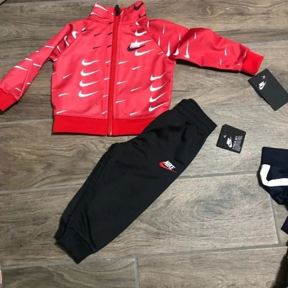 NWT Nike jogger set NWT activewear sportswear fandom - Picture 1 of 4